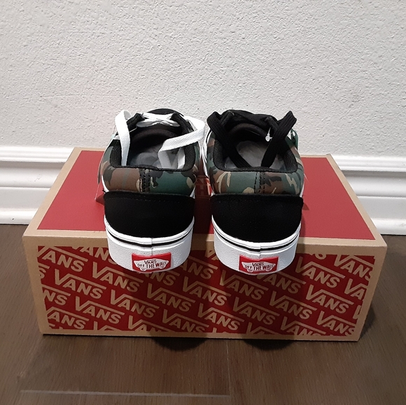 Vans - Picture 3 of 5